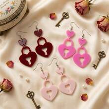 1 par de pendientes colgantes con colgante de candado con forma de corazón, de acrílico ligero, estilo retro Y2K, regalo para aniversario de boda - Rojo oscuro - Ver 7