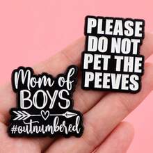 男孩妈妈语录珐琅徽章 有趣的黑色短语胸针翻领别针徽章 背包服装配饰 时尚珠宝 朋友礼物 - 黑色 - 查看 8