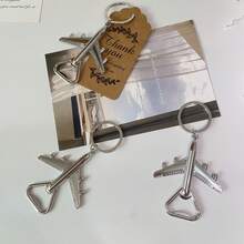 8/5/1创意飞机造型开瓶器钥匙扣套装，包含一个简易开瓶器、一个礼品袋和一张感谢卡，非常适合赠送给家人朋友、婚礼祝福等。 - 查看 3