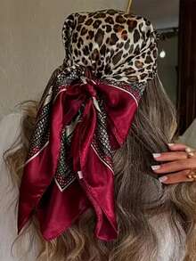 1条奢华优雅的佩斯利豹纹印花90厘米方巾，女士轻盈头巾、方巾、披肩、颈巾，时尚包包装饰及发饰，用途广泛，适合日常佩戴、度假，完美搭配春夏海滩装扮，四季皆宜。 - 酒紅色 - 查看 3