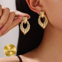 1-Piece Retro Luxury Textured Gold Geometric Teardrop-Shaped Women's Earrings, Suitable For Daily Commuting, Shopping, And Formal Occasions. It Can Also Be A Valentine's Day Gift For Girlfriends Or A Birthday Gift For Close Friends. - Gold - View 2