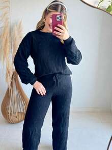 WOMEN'S WINTER KNITTED MOUSSE SET WITH PANTS AND BRAIDED BLOUSE GABI - Black - View 2