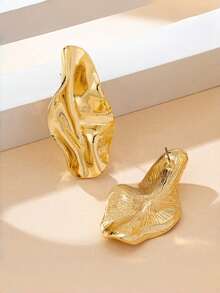 A Pair Of Unique Gold Irregular Pleated Earrings For Women - Gold - View 3