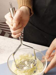 1pc Stainless Steel Potato Masher, Non-Slip Handle Design, Easy To Clean, Potato Puree, Vegetable And Fruit Masher Kitchen Tool, Dishwasher , Manual Fruit Crusher, Potato Ricer, Vegetable Crusher, Kitchen Gadgets, Baking Tools - Multicolor - View 4