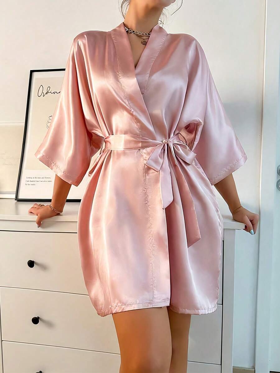 女士纯色系带腰浴袍，适合春夏穿着，优雅款式，性感短款缎面柔软睡衣，适合女士和女孩，居家、酒店、派对、游泳、浴室、旅行、返校等场合的理想之选。