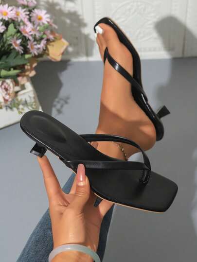 女士复古欧美风纯色露趾细高跟凉鞋，猫跟人字拖，适合约会、休闲穿着和日常出行