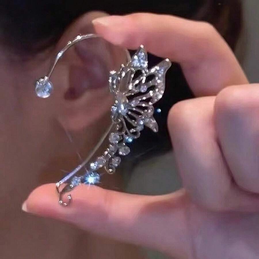 Butterfly Ear Cuffs For Women, Featuring A Unique Design, Versatile And Ultra-Fairy-Like With Diamond Inlays. They Exude A Fairy-Like Charm, With A Design Style Full Of Romance And Elegance; Suitable For Mothers, Women, And Girls To Wear; They Are High-End Fashion Products. - 銀色右耳 - 查看 1