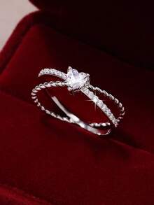 1枚时尚简约百搭心形锆石交叉设计戒指，完美适用于婚礼、订婚、情人节、生日等场合，是送给女性的理想礼物。 - 銀色 - 查看 4