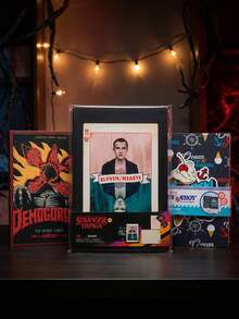 Stranger Things Buku Catatan Berlisensi Resmi Bantalan Tulis Jurnal Alat Tulis untuk Mencatat Eleven Demogorgon Scoops Ahoy Set Hadiah Netflix - Stranger Things - View 1