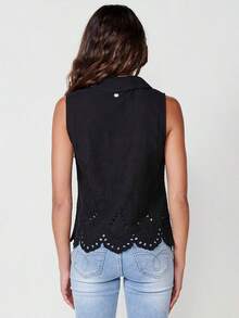 Koroshi Women's Short Sleeve Cotton Shirt With Floral Embroidery And Perforated Details – 100% Cotton Composition, Black, XS/S/M/L/XL. This Women's Short Sleeve Shirt From Koroshi Combines Elegance And Handcrafted Details In A Sophisticated And Versatile Garment. Made From 100% Cotton, It Offers A Lightweight, Breathable, And Comfortable Feel, Perfect For Any Occasion. - Black - View 5