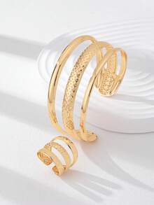 1 Set de joyas de color dorado de metal de hierro que incluye pulsera tipo brazalete, anillo grueso y juego de anillos y pulseras a juego - Conjunto de pulsera y anillo de metal geométrico dorado - Ver 4