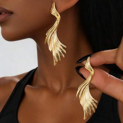 1 Pair Elegant Simple Design, Asymmetrical Metal Leaf Stud Earrings For Women, Suitable For Daily Wear And Parties, Vintage Style