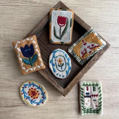 Bộ 3 chiếc ghim cài áo in hình hoa và chân dung nghệ thuật đa năng, có thể dùng làm ghim cài áo hoặc trang trí ba lô.