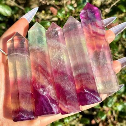 Fluorite Healing Crystals Wands Polishing Natural Reiki Energy Wand Stone Hexagonal Point Obelisk Large Crystal Gemstones For Meditation Therapy Crystal Grid Gifts Decoration 1Pc