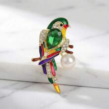 时尚鹦鹉胸针，配人造珍珠和水钻 - 女士奢华动物徽章，适合日常装扮或派对穿着 有趣的鹅胸针 - “今天我是一只严肃的鹅”配公文包和领带 - 锌合金 古怪的办公室鹅配件 - 幽默的桌面装饰，送给鹅爱好者的生日或促销礼物 新奇鹅别针适用于夹克、背包、帽子 - 独特的鹅服装派对装饰 - 綠色 - 查看 2