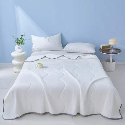 Chăn làm mát nhẹ, thoáng khí, thích hợp cho phòng máy lạnh, nhà ở, ký túc xá, ngủ trưa và ngủ đêm. Làm mát nhanh chóng và mang lại cảm giác thoải mái lâu dài, phù hợp cho mọi mùa.