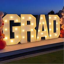 Decoración de graduación 2026 - Kit de arco con número 2026GRAD de 2 pies de largo precortado - Letrero de tablero de espuma collage - Decoración para la fiesta de reunión de la clase 2026 y el baile de graduación - Ver 7