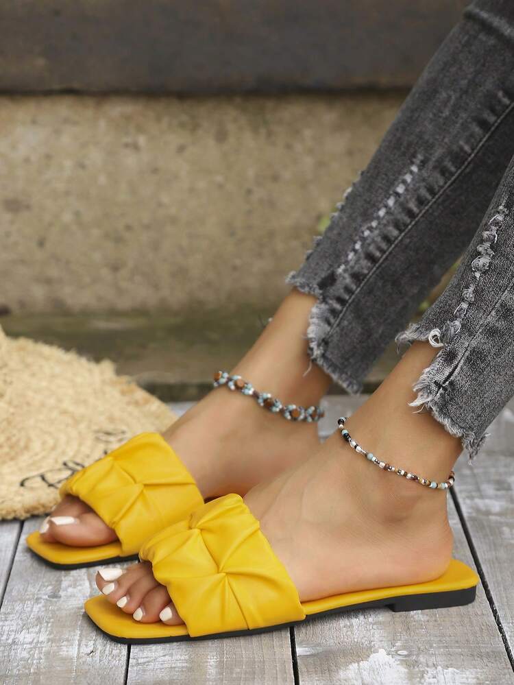 春夏时尚褶皱绑带凉鞋，饰以人造珍珠和花朵，透明绑带元素，简约优雅纯色平底拖鞋 - 黃色 - 查看 2