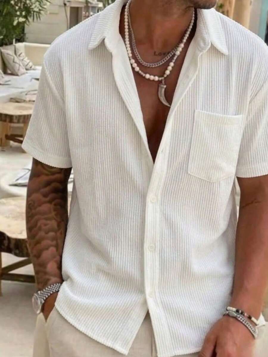 1 pièce Chemise décontractée à col blanc pour hommes, chemise texturée à rayures verticales légères, chemise à manches courtes pour hommes, t-shirt pour hommes, Top de plage, style décontracté de villégiature, lavable en machine, confortable et frais pour les vacances d'été à la plage - Blanc - Voir 1