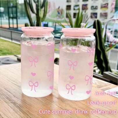 1个16盎司时尚粉色蝴蝶结塑料杯，带盖和吸管，非常适合盛装冰咖啡、便携饮料、果汁、冰沙，是送给女性和女孩的完美礼物，适合办公室、家庭办公室、返校季、学生水杯，适合夏季和冬季，生日、节日、圣诞节、情人节、新年等场合。