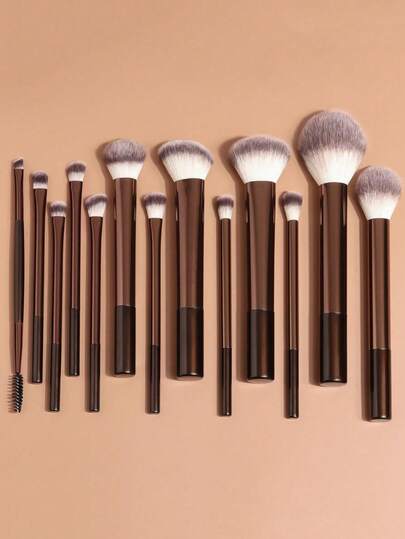 13件套化妆刷套装，包含粉底刷、遮瑕刷、散粉刷、眼影刷、腮红刷、歌舞伎刷、晕染刷等，适用于面部等各种妆容。