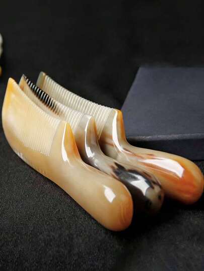 فرشاة شعر فاخرة بأسنان عريضة وسميكة لجميع أنواع الشعر قطعة واحدة