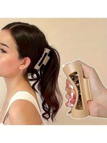 1pc Soft Silicone Shark Shaped Hair Clip, Smooth Non-Slip Surface With Strong Grip, Available In Brown/Red/Black/White, Unisex For Daily Wear, Fitness, Travel And Formal Occasions, Gentle Removal Without Damage, Fashionable Modern Hair Accessory, Ideal Gift For Valentine's Day And Christmas, Bathroom Supplies, Travel, Bathroom Decor. The Softness In The Image Is For Reference Only. - Shark Clip - View 11