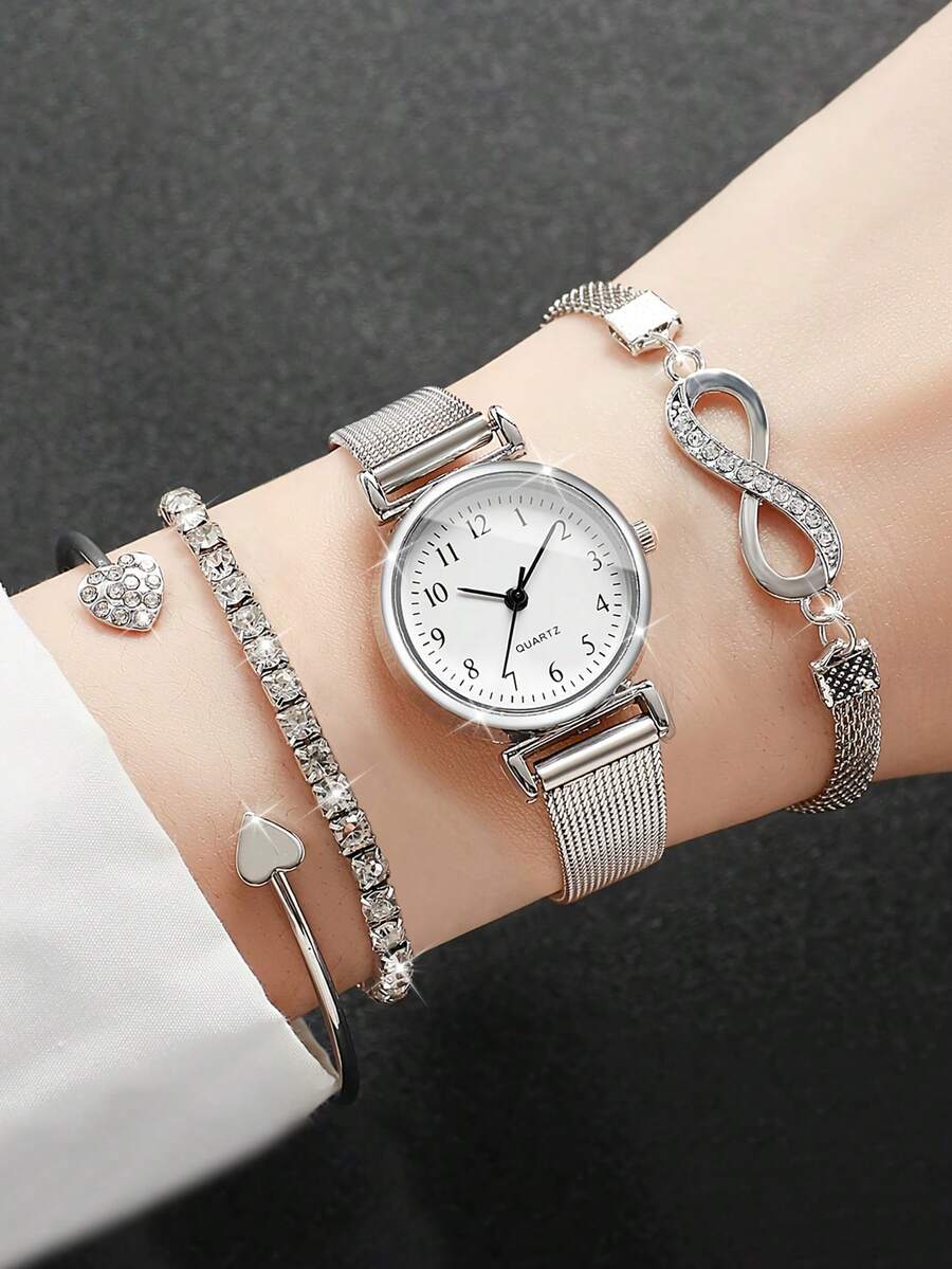 一套奢华闪耀女士石英腕表及手链套装，包含一枚纤薄石英腕表（白色圆形表盘）和一条镶嵌钻石心形及无限符号的银色网状手链。银色网状表带尽显优雅精致。作为一套实用腕表及珠宝套装，适合新年、日常通勤等多种场合佩戴。
