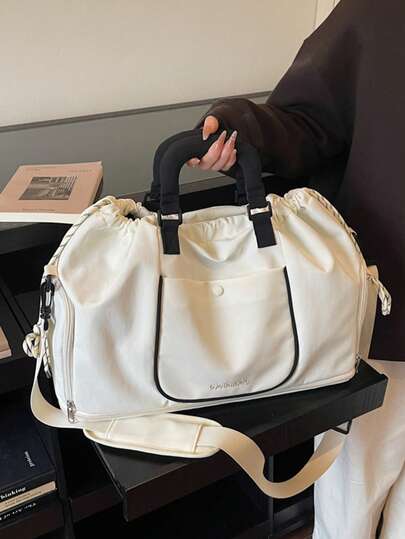 这款大容量、干湿分离的独立鞋仓游泳健身包适合旅行和外出，同时也是一款短途轻便旅行包和运动瑜伽便携健身包，其独特的包袋设计吸引了许多人。