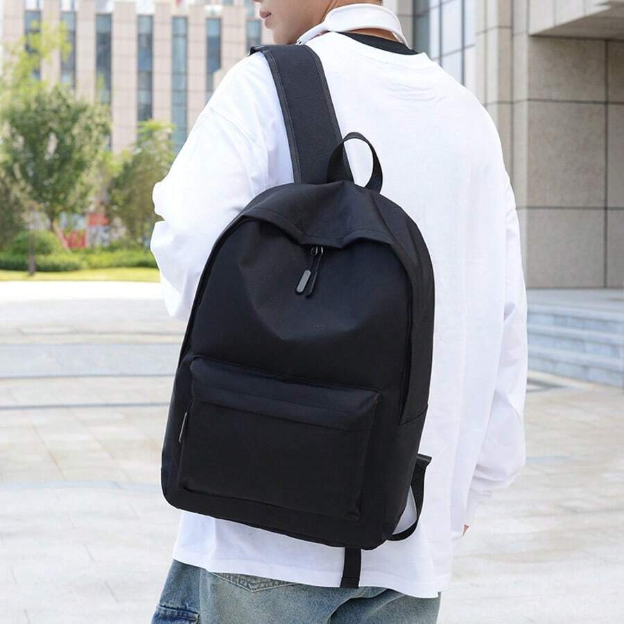 大容量休闲简约背包，适合中小学生、大学生及旅行使用。