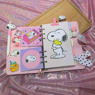 SNOOPY 1pc Super Popular Loose Leaf Notebook! The Classic Cartoon Appearance Is Stunning, With A Detachable Loose Leaf Design That Allows For Easy Addition And Removal Of Inner Pages. Horizontal Lines, Blank Spaces, And Grid Pages Are Complete, Suitable For Note Taking, Bookkeeping, And Scheduling.