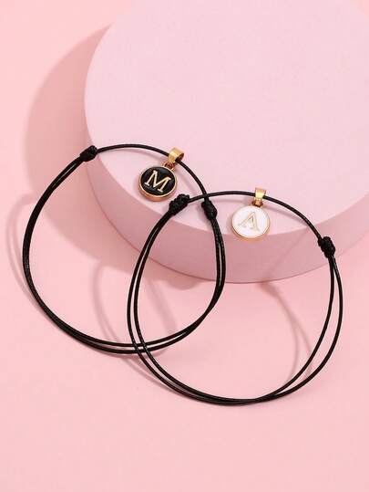 2 pièces Ensemble de bracelets avec pendentif lettre minimaliste noir et blanc à effet goutte d'huile, convient pour un usage quotidien, décontracté, en vacances, assorti pour une fête. Cadeau idéal pour les couples, les amis, les anniversaires, les fêtes