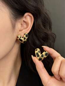 一对18K镀金不锈钢心形耳环，简约时尚设计，送给闺蜜的完美礼物。不锈钢耳环 - 彩色 - 查看 11