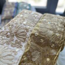 100厘米刺绣欧根纱缎带 - 花卉菱形图案，饰以金色金属线，高品质面料，适用于DIY服装、配饰、家居装饰 - 混色，缝纫饰边，时尚装饰，闪亮点缀 - 多色 - 查看 4