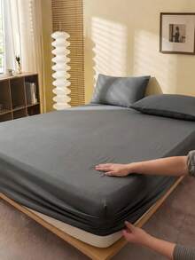 1 buah Sprei Fitted Warna Solid dengan Bagian Bawah TPU 100% Tahan Air, Pelindung Kasur, Lembut & Bernapas, Cocok untuk Kasur Ukuran Twin, Full, Queen, King - Hingga Kantong Dalam 11,8", Tahan Kerut, Dapat Dicuci dengan Mesin, Cocok untuk Kamar Asrama, Perlengkapan Tidur Kembali ke Sekolah - Grey - View 2
