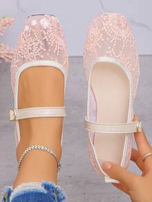 Base de malla rosa con bordado de flores grandes dobles