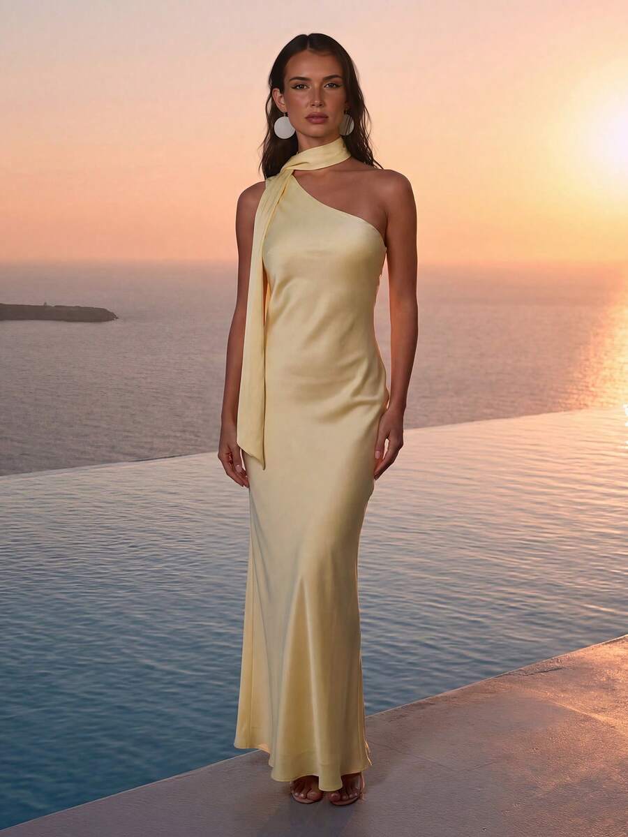 LOVE&LEMONADE 优雅女士浅黄色缎面修身无袖围巾领长裙 - 淡黃色 - 查看 1