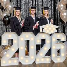 Decoración de graduación 2026 - Kit de arco con número 2026GRAD de 2 pies de largo precortado - Letrero de tablero de espuma collage - Decoración para la fiesta de reunión de la clase 2026 y el baile de graduación - Ver 11