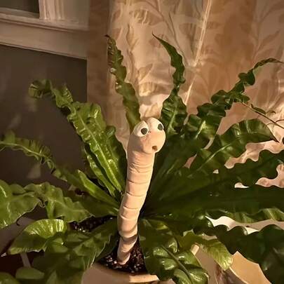 1pc Thirsty Bug Plant Decor - Cute Garden And Patio Accessory, Suitable For Indoor/Outdoor Plants, Potted Decoration, And Garden Ornaments