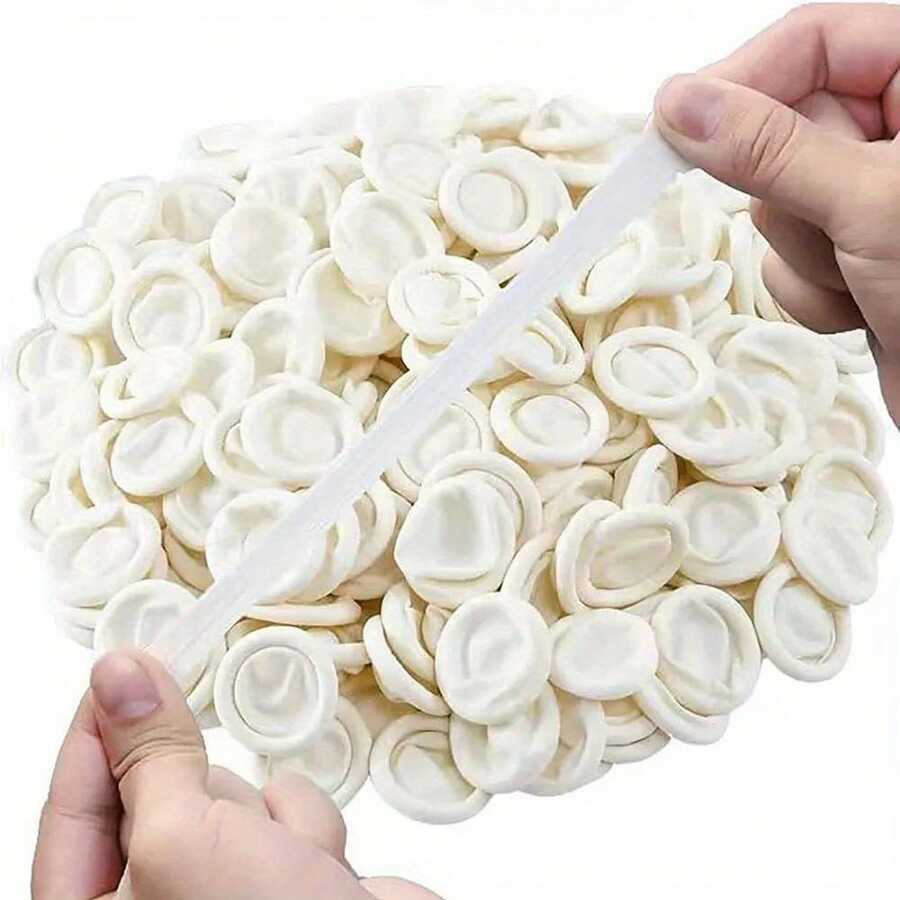Aproximadamente 150 piezas de dedales desechables con recubrimiento de goma antideslizante, sin polvo, con borde enrollado. Adecuados para belleza, peluquería y tatuaje. Están hechos de material de guante duradero, muy elástico y suave para proteger los dedos. - Blanco - Ver 1