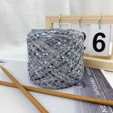 1卷100克多色混纺纱线，闪亮金属纱线，银蓝色闪光高档纱线，适用于编织和钩编，是DIY包袋、手工配饰和工艺项目的理想之选。 - 100g - 查看 8