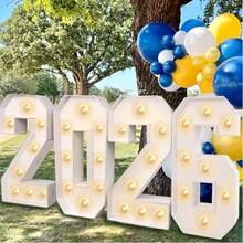 Decoración de graduación 2026 - Kit de arco con número 2026GRAD de 2 pies de largo precortado - Letrero de tablero de espuma collage - Decoración para la fiesta de reunión de la clase 2026 y el baile de graduación - Ver 13