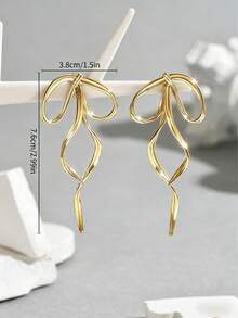 A Pair Of Simple Long Gold Bow Ribbon Earrings For Women - Gold - View 2