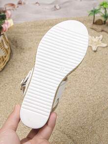 1 Pair Girls' Woven Wedge Sandals, Runs Small By 1 Size, Buckle Strap, Anti-Slip, Lightweight, Casual, Open Toe, Fashionable, Comfortable, Thick Sole, Suitable For Daily Wear And School In Summer - White - View 5