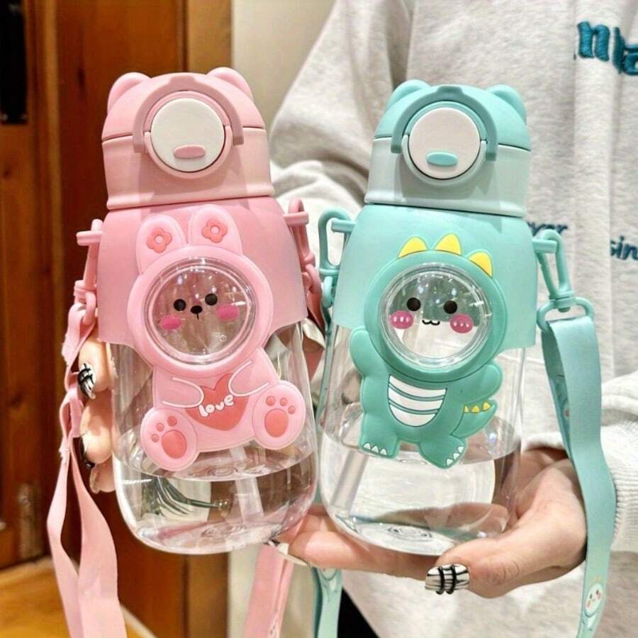 1个660毫升可爱卡通水瓶 - 便携、轻巧、易于携带，塑料材质，配有可调节肩带，适合户外活动、旅行、徒步和上学。可爱圆形卡通水瓶，带肩带 | 非常适合户外活动、旅行和健身，塑料材质
