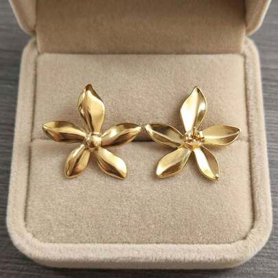 Floral Stud Earrings, A Simple And Fashionable Five-Leaf Flower-Shaped Earpiece, Made Of Stainless Steel, Suitable For Both Work And Casual Occasions