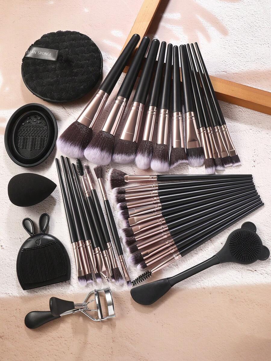 36件套化妆工具套装，包含：30支化妆刷套装+1个睫毛夹+1个面膜刷+1个化妆海绵+1个硅胶洗脸工具+1个化妆刷清洁工具+1个洁面海绵，一应俱全，新手友好 | 方便携带，送礼佳品 | 新手/女性的完美之选