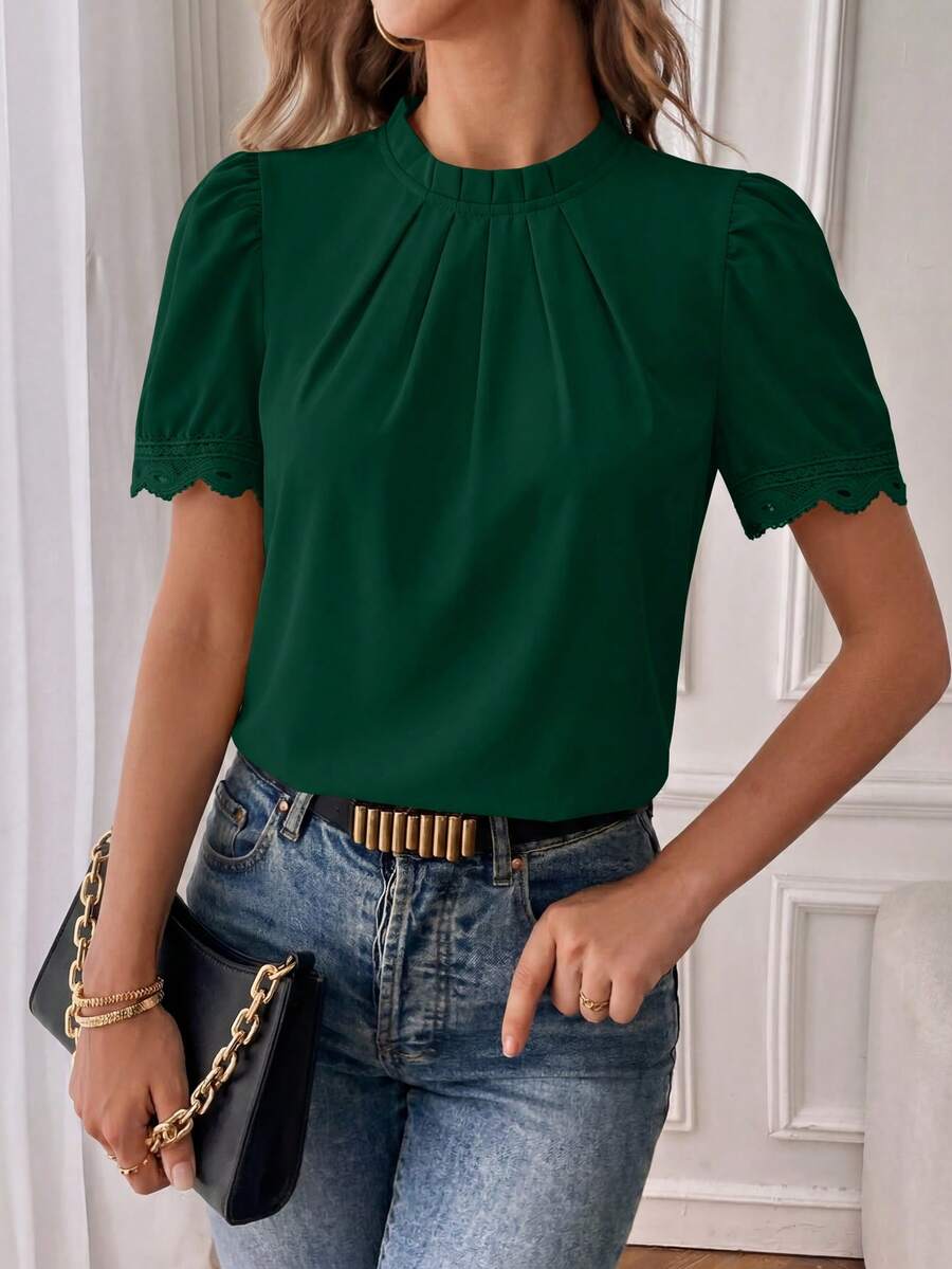 Blusa plisada de manga corta con cuello alto y ribete de encaje para mujer, estilo informal, para oficina, trabajo y negocios, para verano - Verde Oscuro - Ver 1