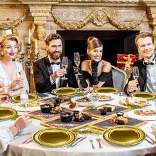 7英寸+9英寸奢华金边圆形纸盘套装，适用于婚礼甜点及主菜盛放、生日派对蛋糕、周年纪念宴会、商务茶歇、节日聚会、牛排意面、下午茶点心等场合，优雅精致的金色餐具。 - 金色 - 查看 3