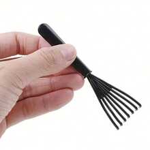 2 pièces Set de brosses, brosse à coussin en nylon à 9 rangées, peigne à queue, convient aux types de cheveux y compris les cheveux bouclés, ondulés, crépus, mouillés/secs/gras/épais/longs. Ce set de brosses comprend une brosse facile à utiliser pour les cheveux bouclés, ondulés, crépus de type 3a à 4c des , convient pour les cheveux mouillés et secs, démêlage facile. Le set comprend également un flacon vaporisateur de 200 ml. - C - Voir 21